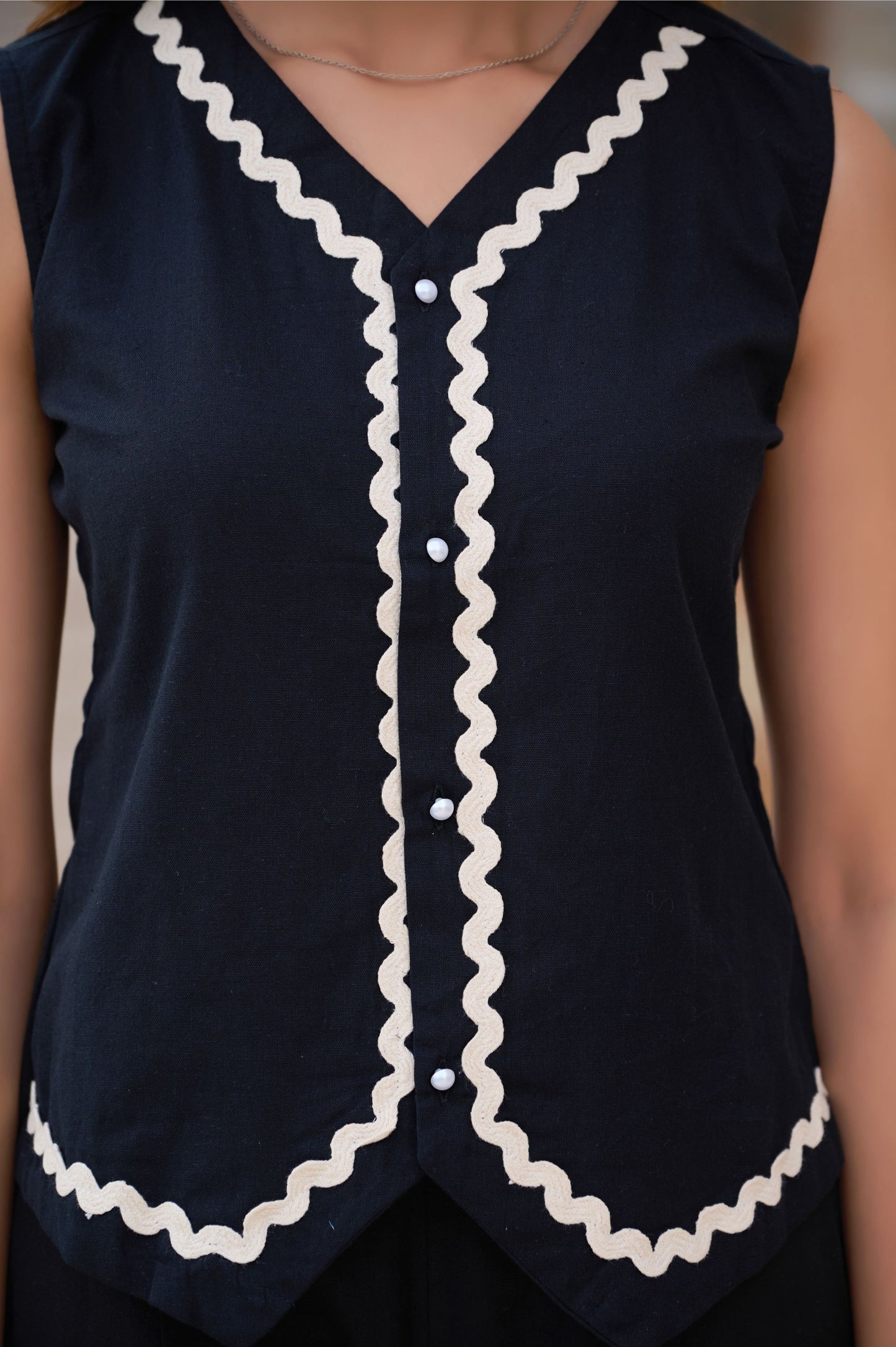 Black Solid Straight Cotton Flex Stitched Top