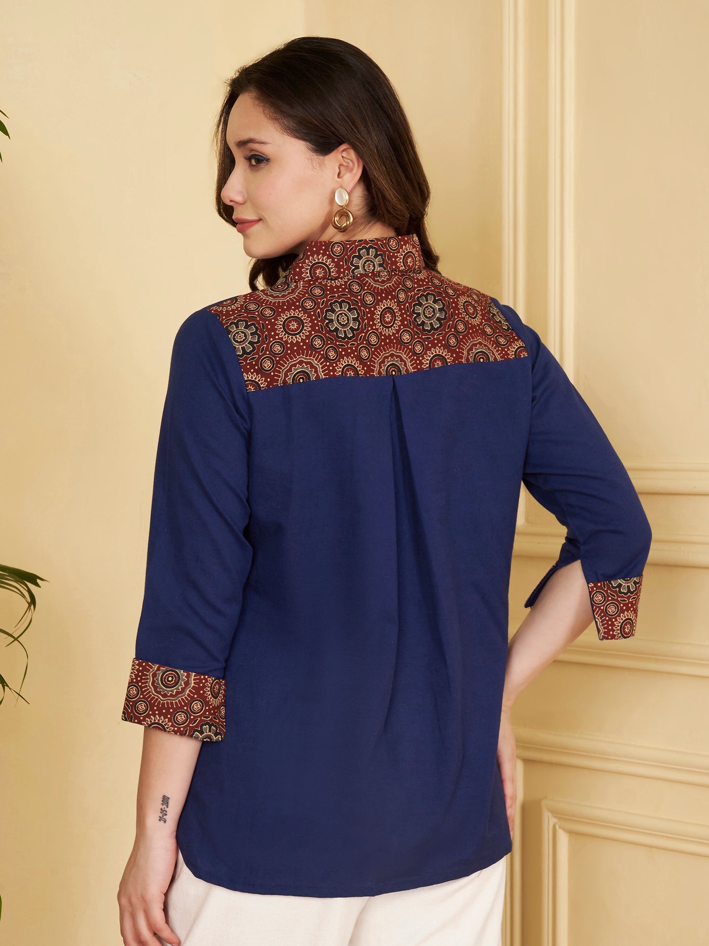 Blue Solid Straight Cotton Flex Stitched Top