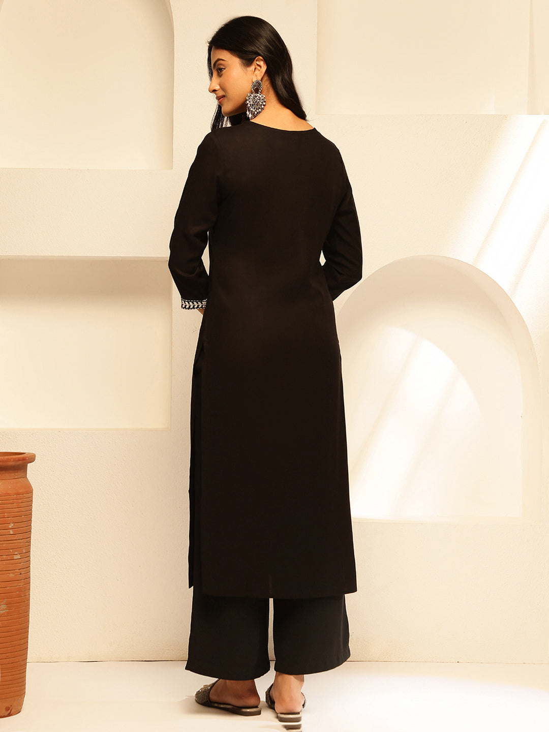 Black Solid Embroidery Straight Rayon Kurta