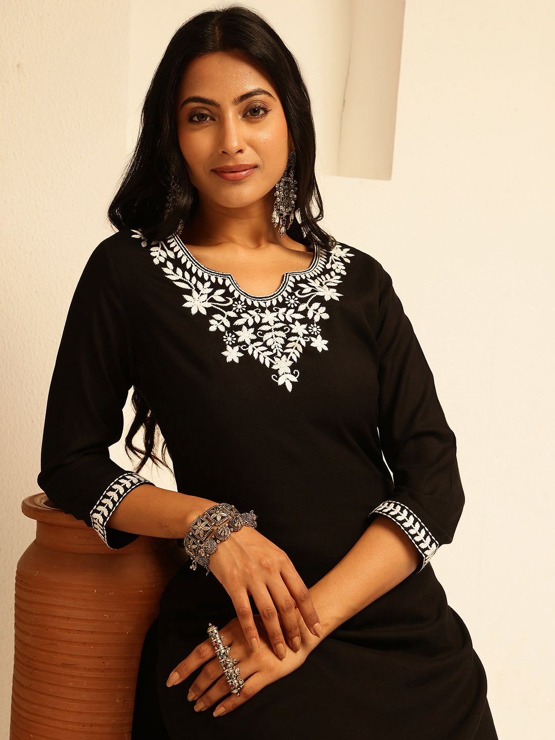 Black Solid Embroidery Straight Rayon Kurta