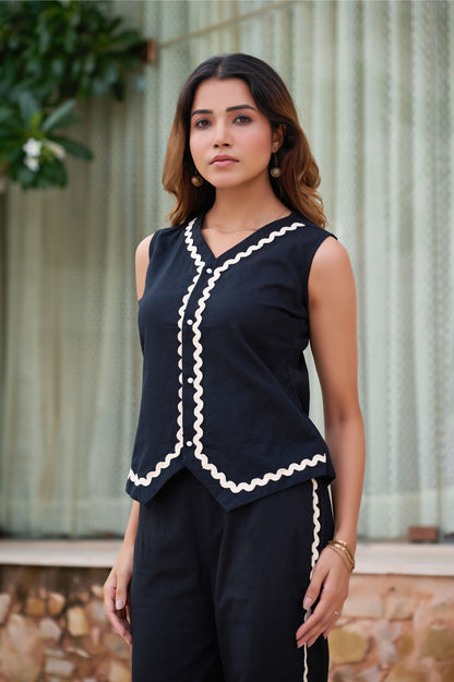 Black Solid Straight Cotton Flex Stitched Top